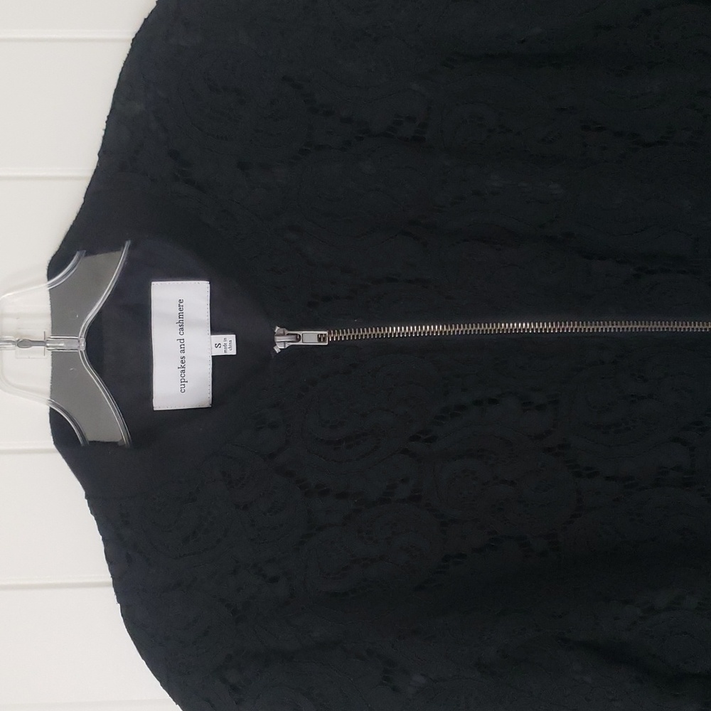 Cupcakes and Cashmere Carling Lace Bomber Jacket Size S - Picture 4 of 8